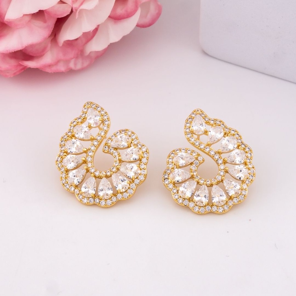 Aretes stud con zirconias baño 18k