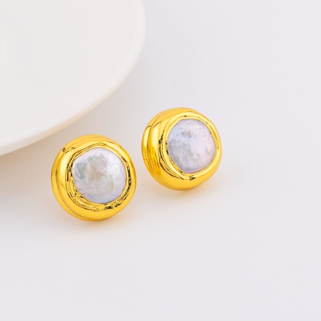 Aretes  perla barroca engastada en goldfilled con patente omega