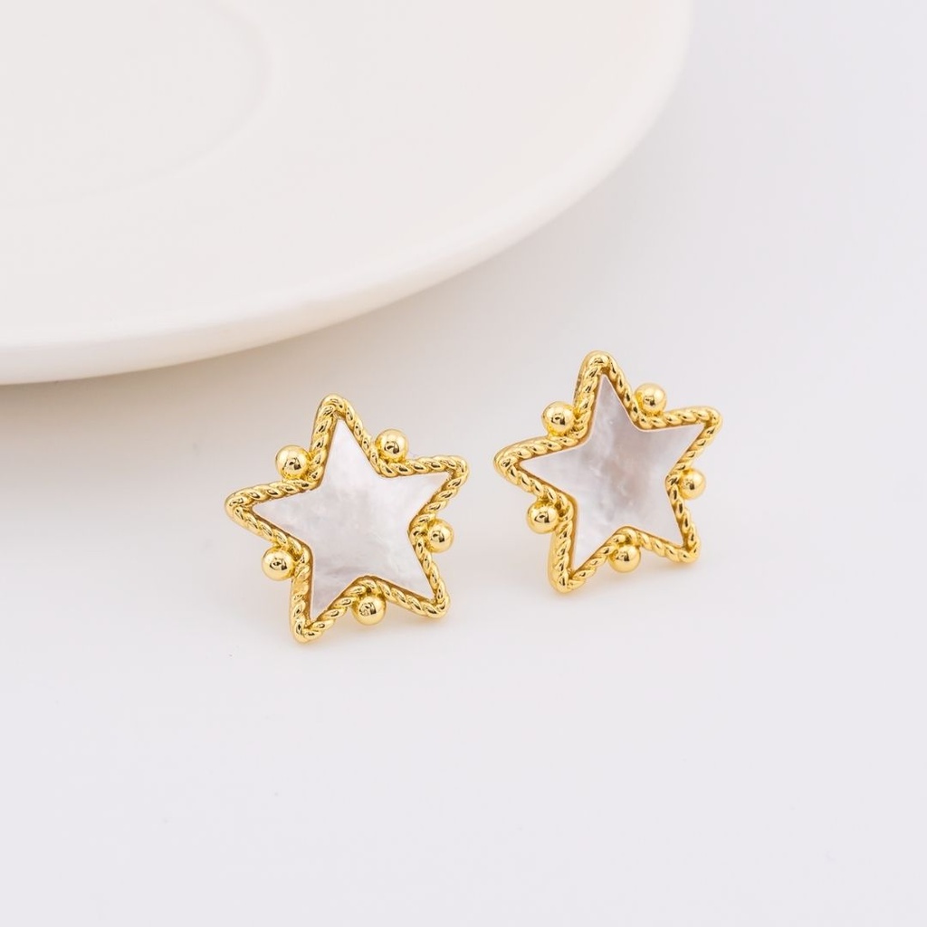 Aretes estrella de madre perla y baño 18k