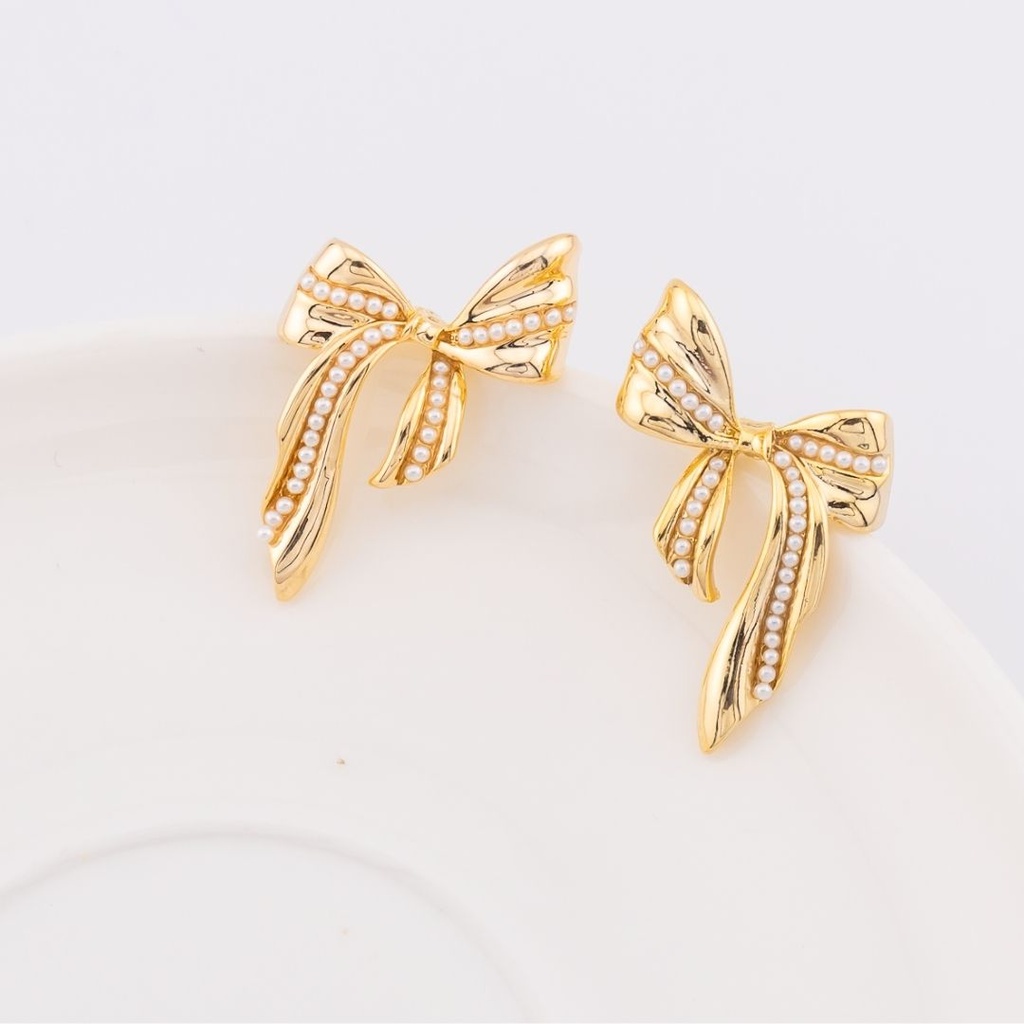 Aretes chongo con perla y baño 18k