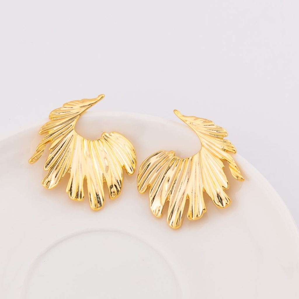 Aretes solido hoja baño 18k