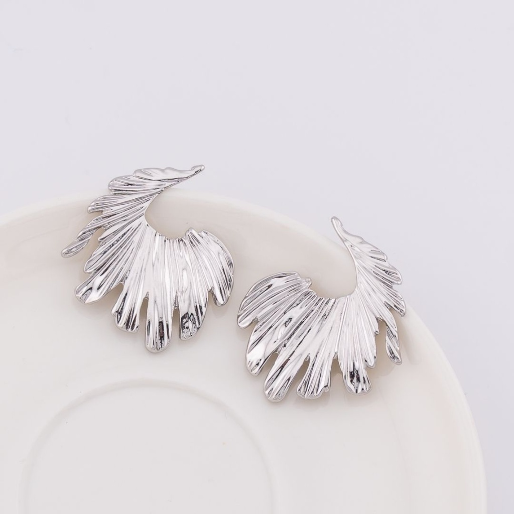 Aretes solido hoja baño 18k