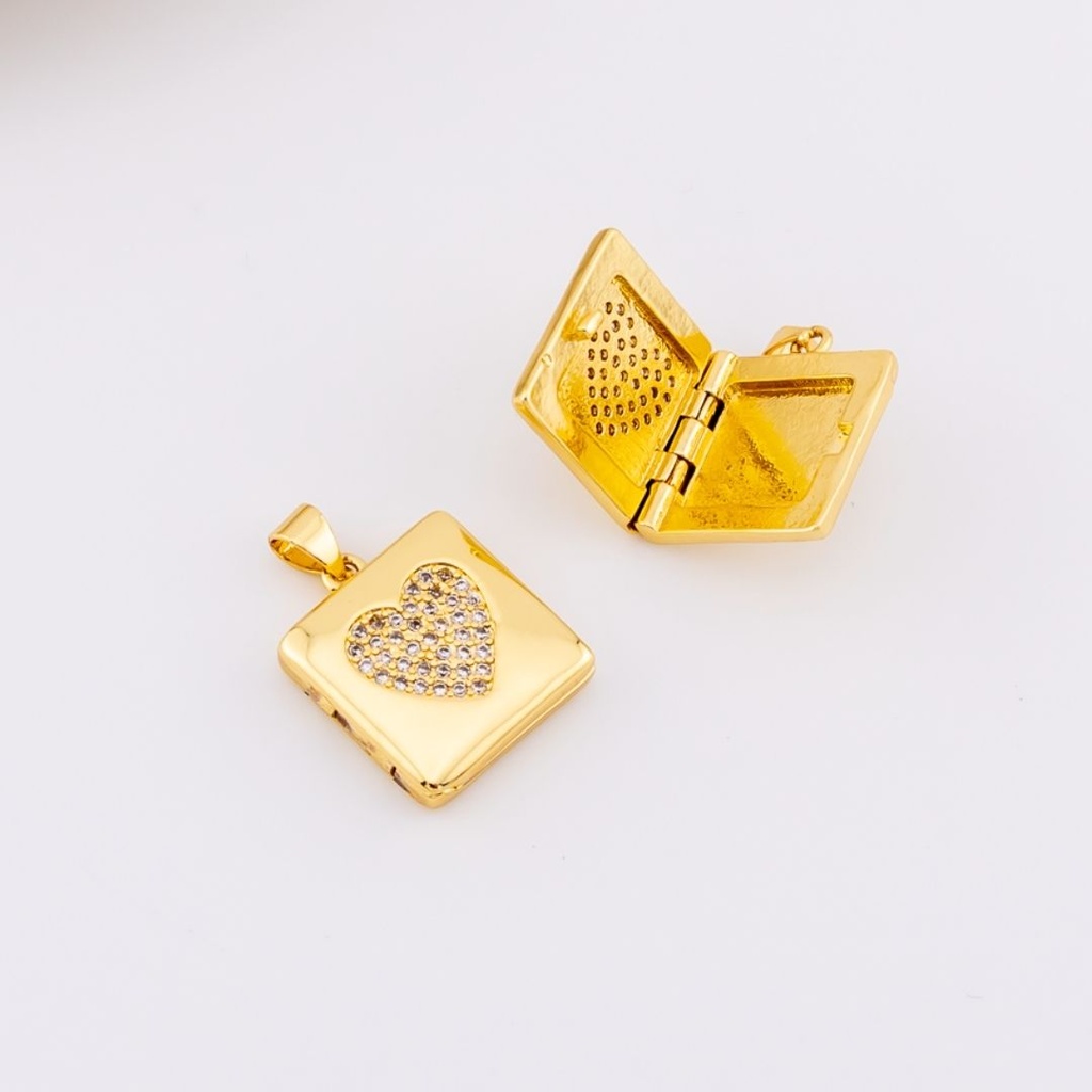 Dije Relicario corazón  micropave Baño 18k