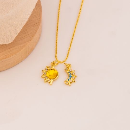 Set de dijes sol y luna en micropave
