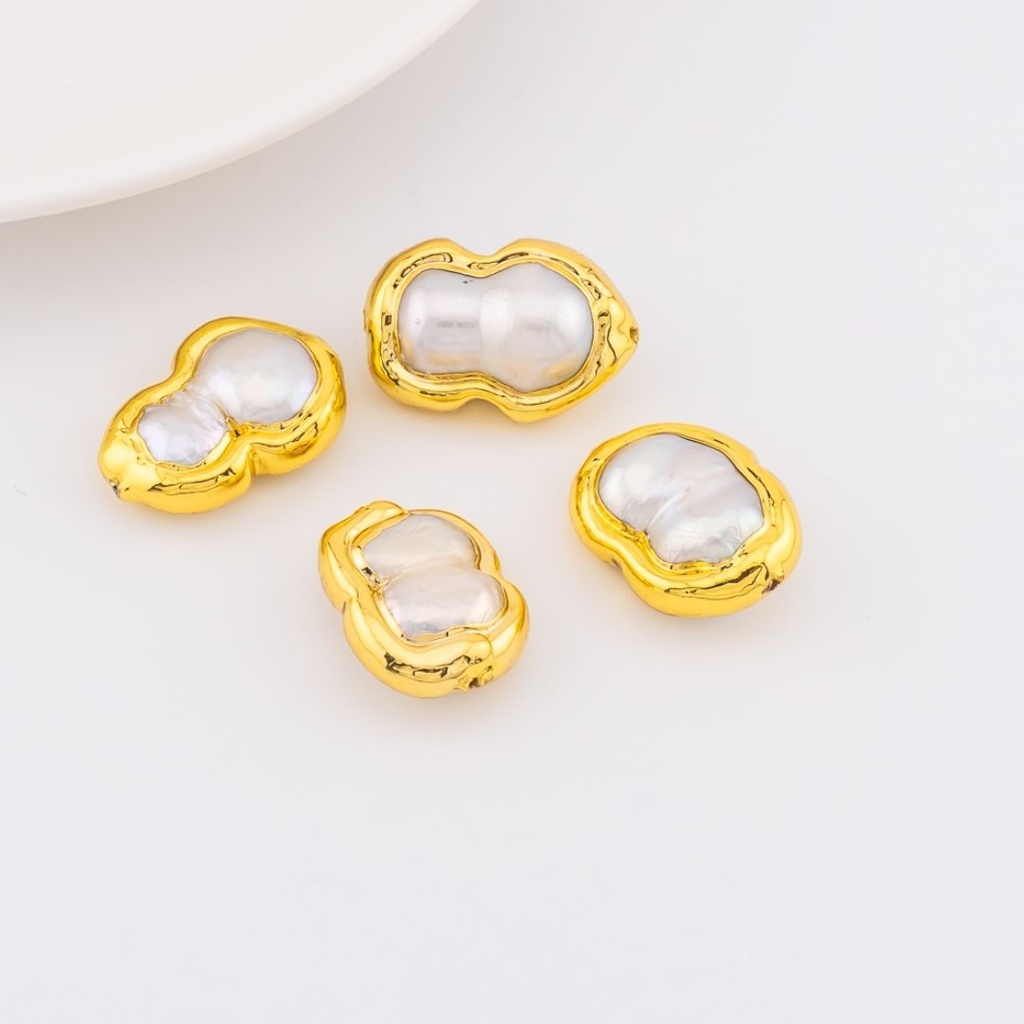 Separador perla barroca pera natural engastada en goldfilled
