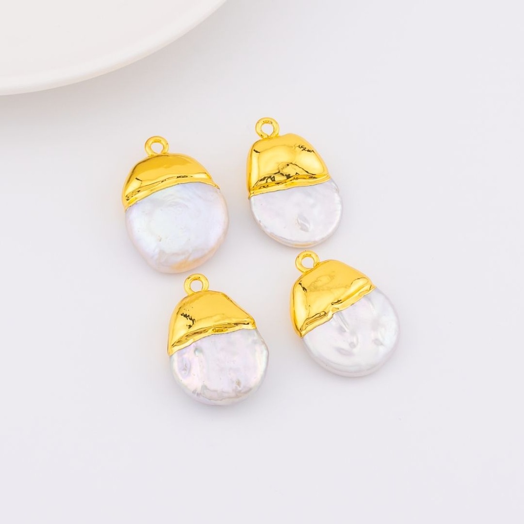 Dije perla barroca engastada en goldfilled