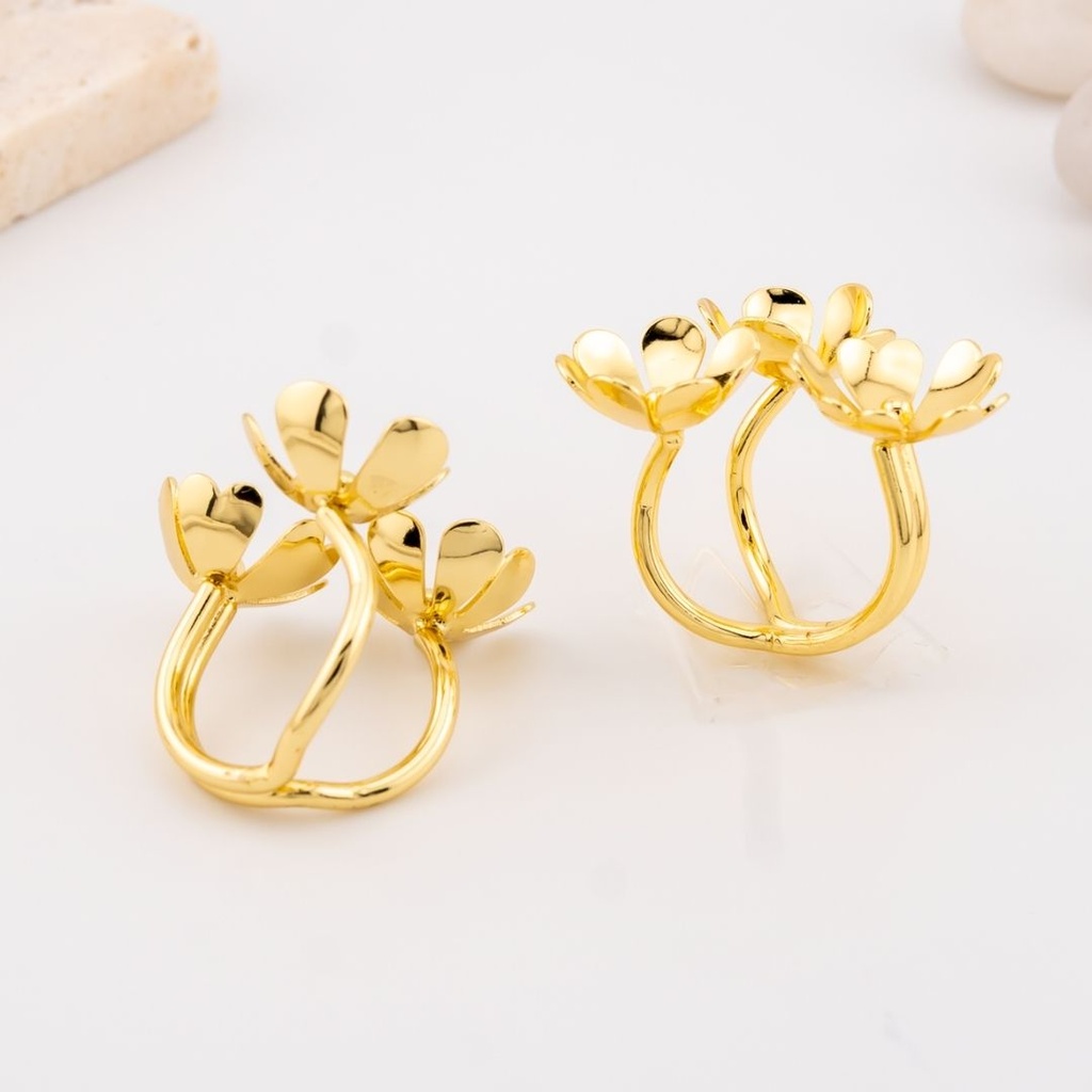 Anillo con 3  flores baño 18k