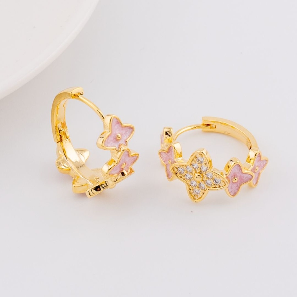 Aretes trebol con zirconias y Enamel color rosa baño 18k