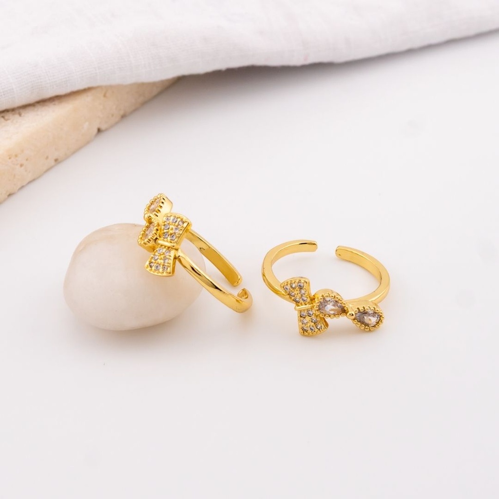 Anillo chongo con zirconias  baño 18k