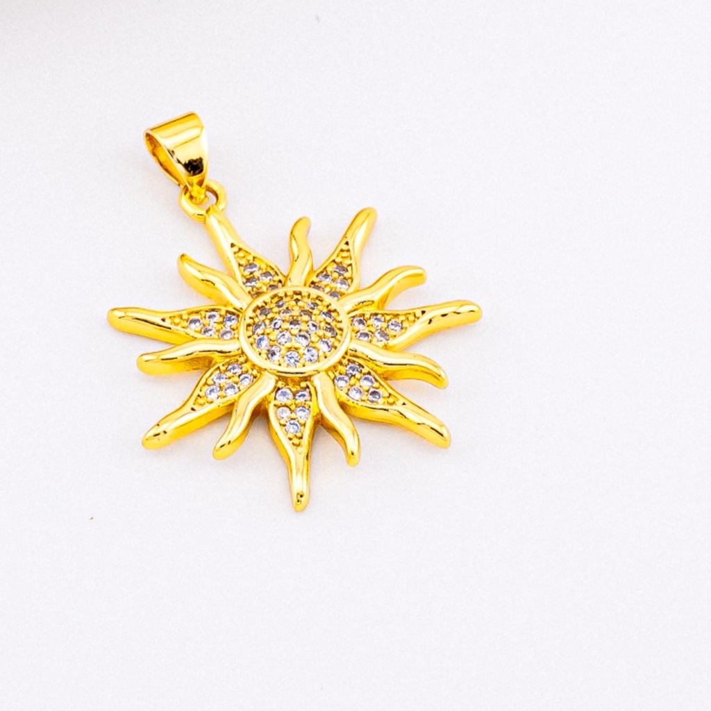 Dije sol con micropave y baño 18k