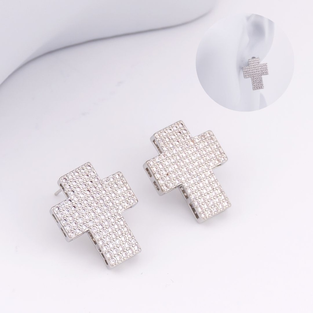 arete elegante en forma de cruz con zirconias BAÑO 18K