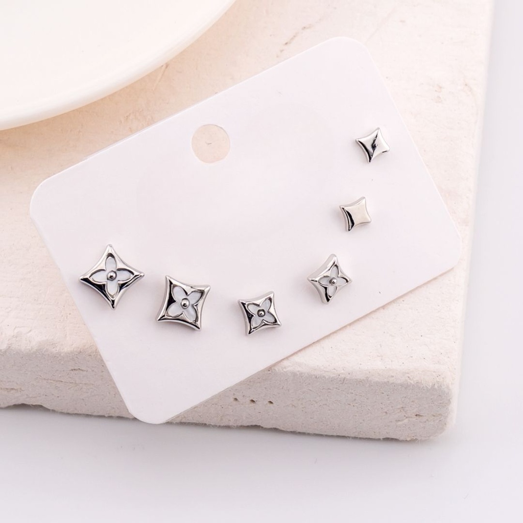 Set de 6 aretes piercing trebol baño 18k