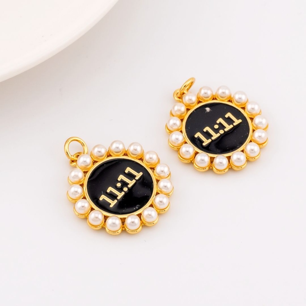 DIje 11:11 esmaltado  con perlas   baño de 18k