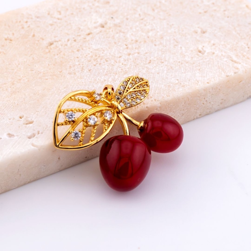 Dije micropave de cereza con baño 18k