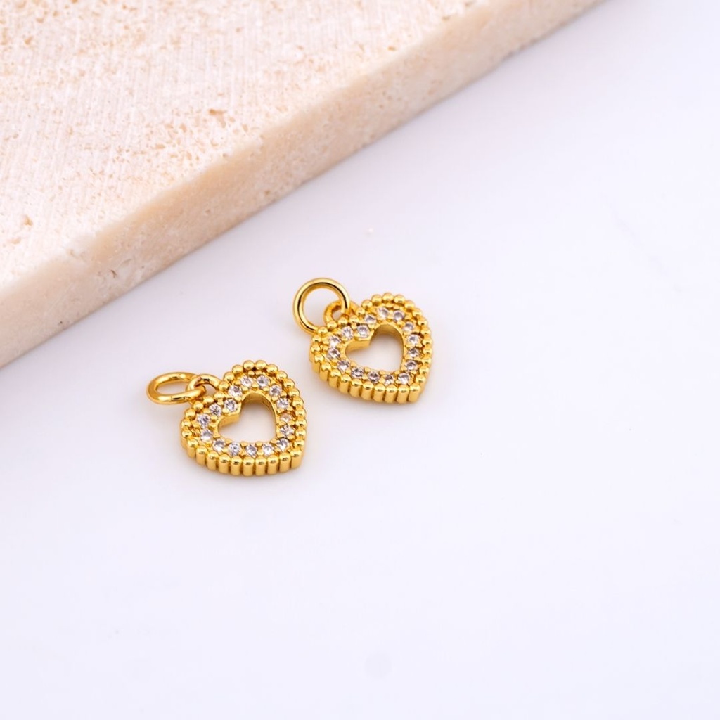 Dije micropave mini en forma de corazón con baño 18k