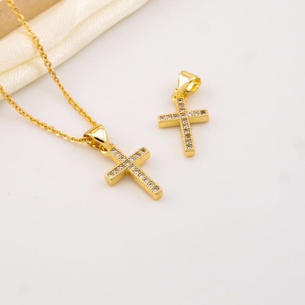 Dije de cruz con zircon baño 18k