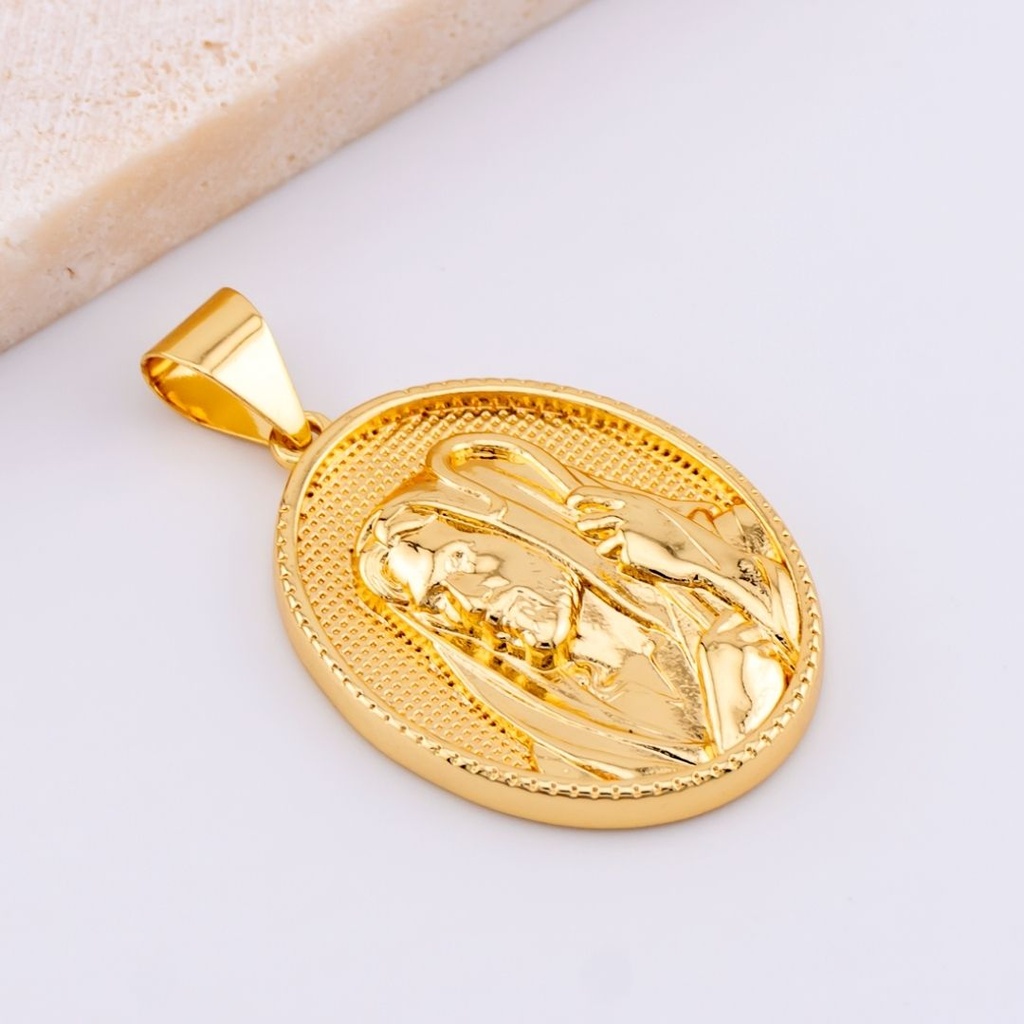 Dije medalla religiosa con baño 18k