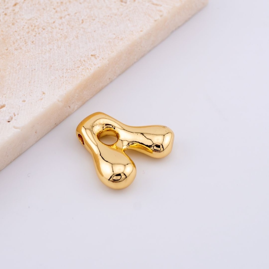 Dije letras del abecedario baño 18k letra A