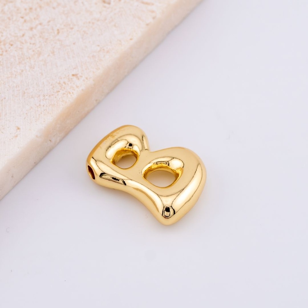 Dije letras del abecedario baño 18k letra B