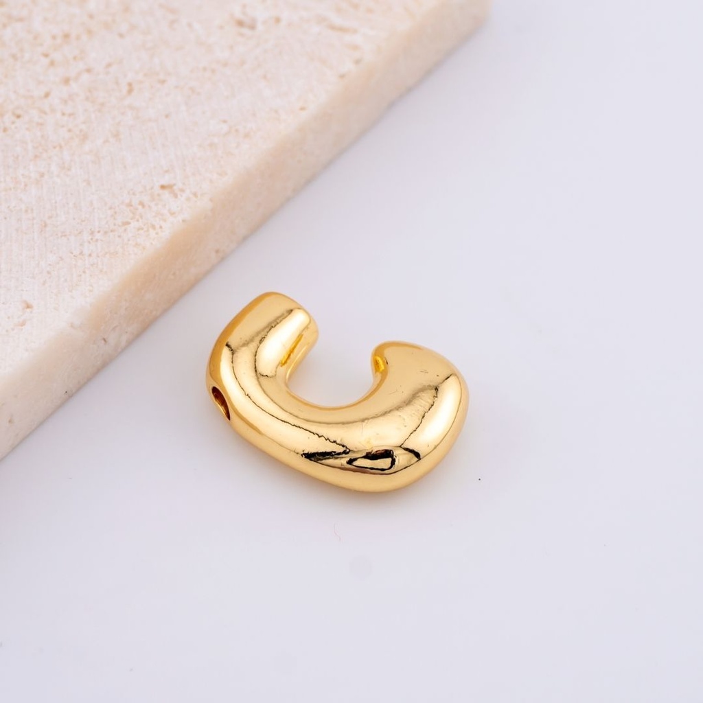 Dije letras del abecedario baño 18k letra C
