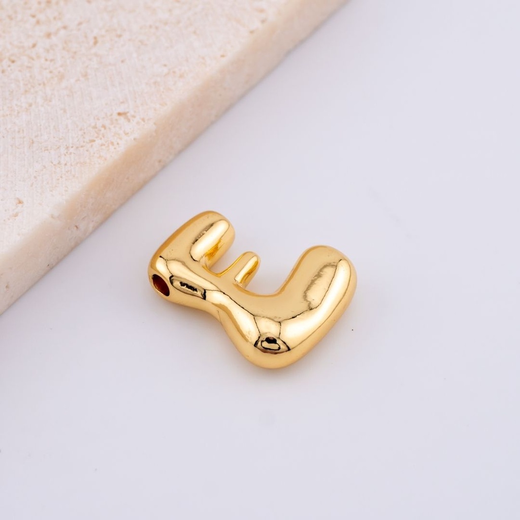 Dije letras del abecedario baño 18k letra E