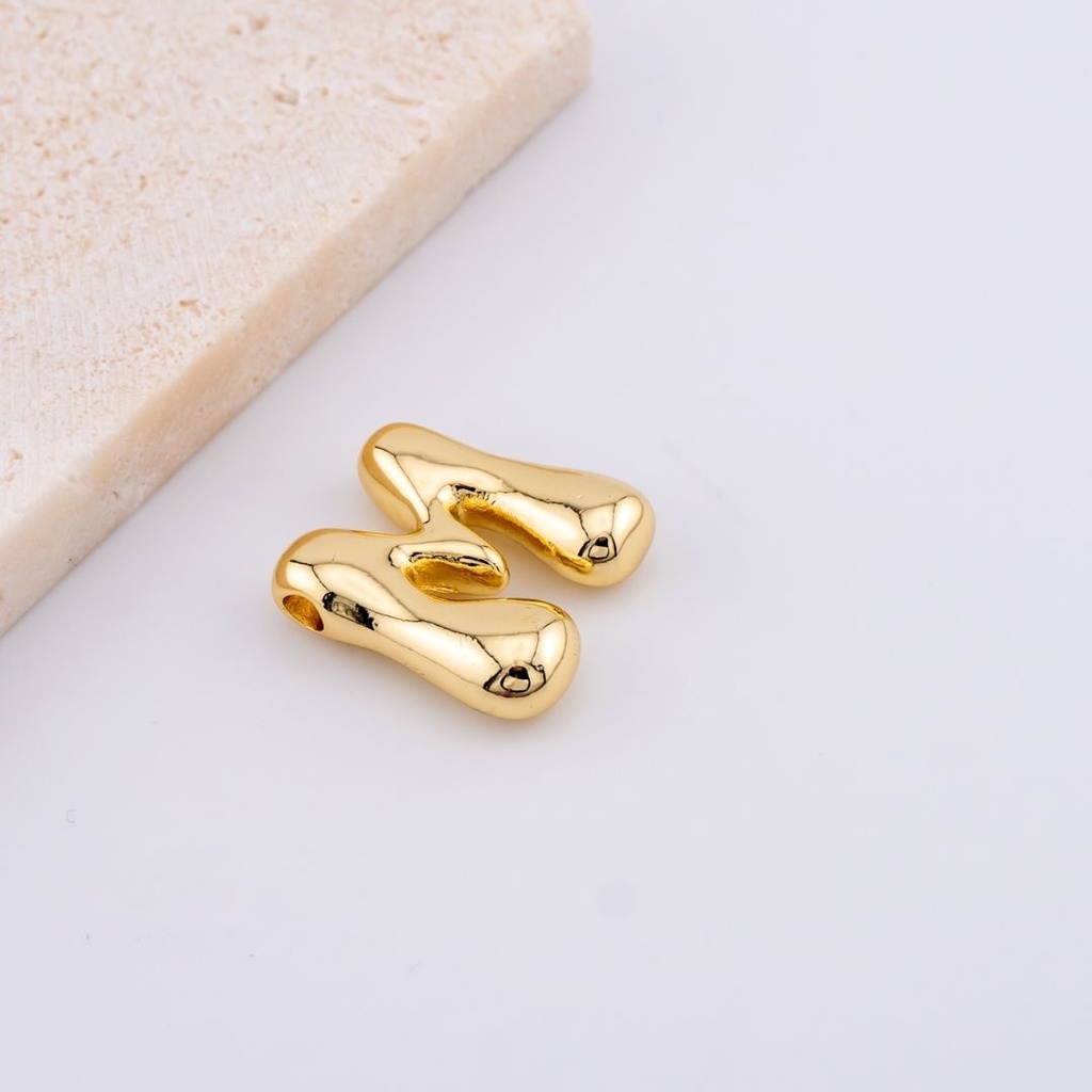 Dije letras del abecedario baño 18k letra M