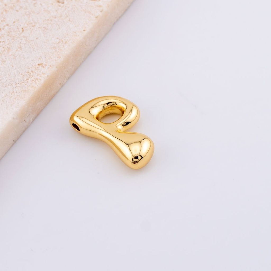 Dije letras del abecedario baño 18k letra P