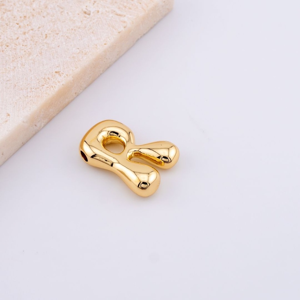 Dije letras del abecedario baño 18k letra R