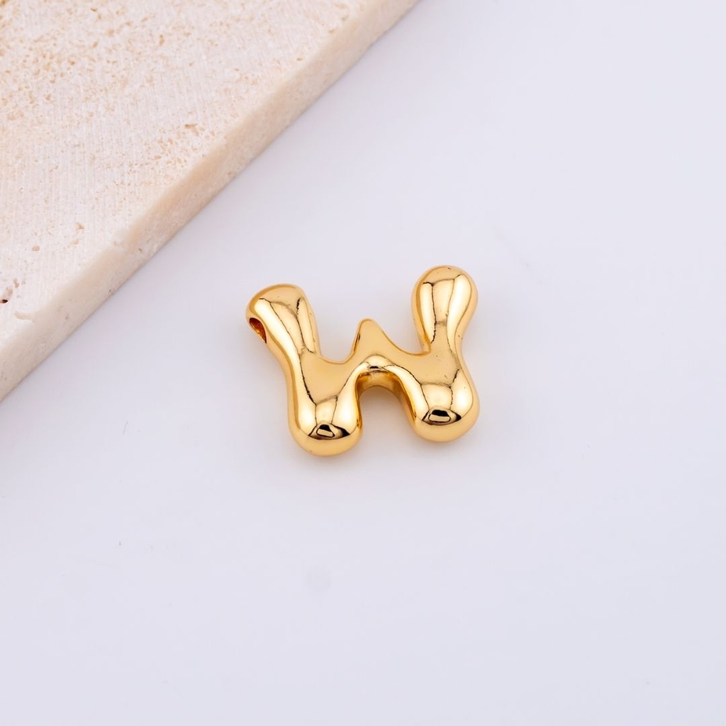 Dije letras del abecedario baño 18k letra W