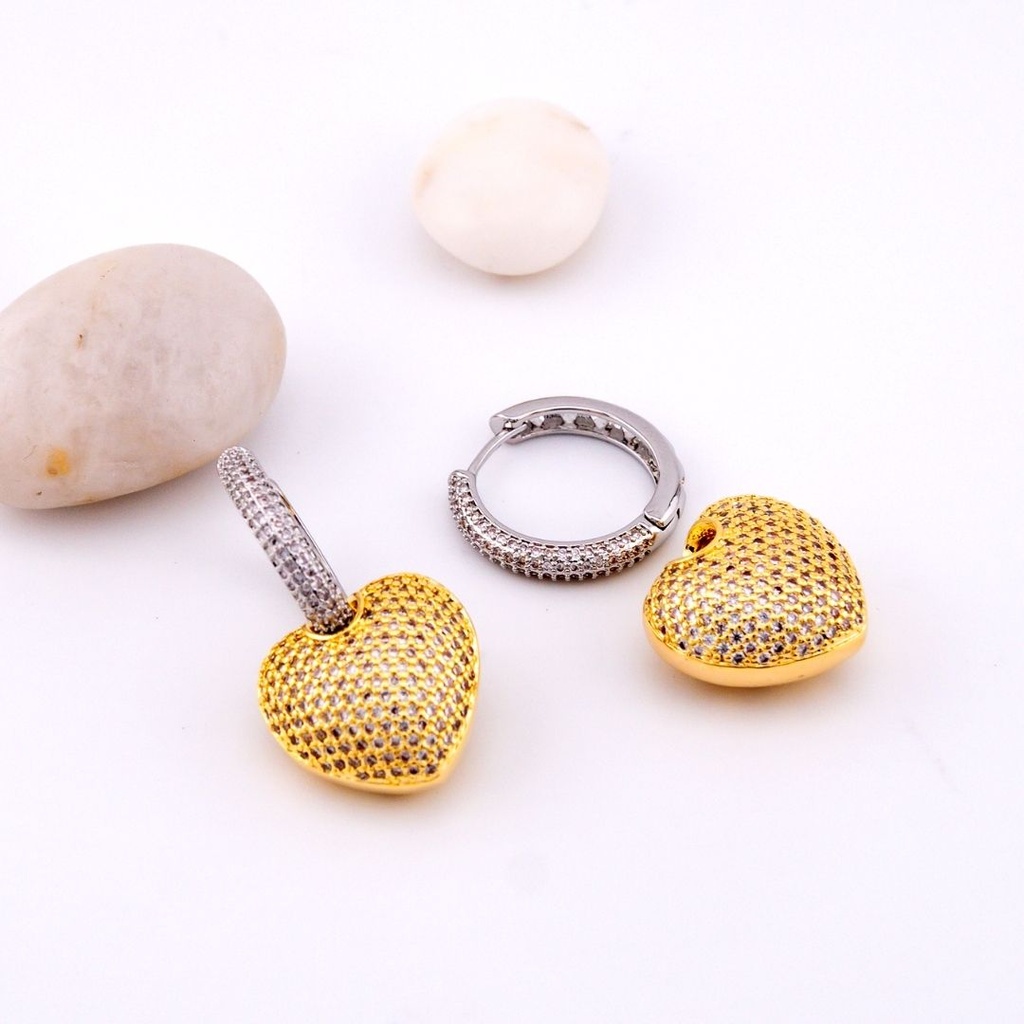 Aretes argolla doble uso con colgante de corazon con zirconias baño 18k pin de plata