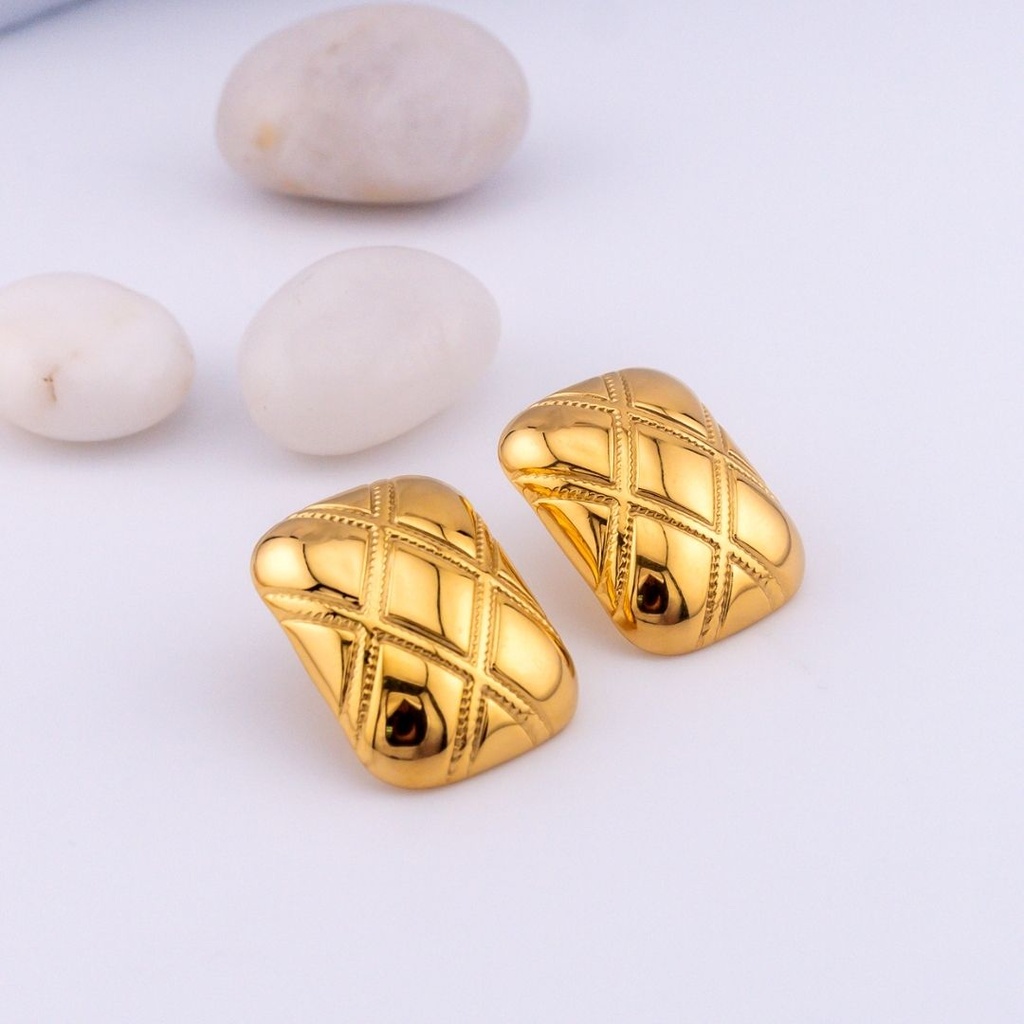 Aretes stud rectangulares con decorado aacero inoxidable