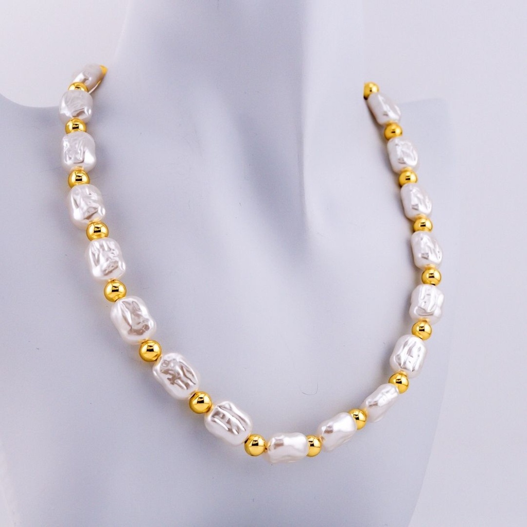 Collar con perlas  barrocas (imitacion) bolitas baño 18k