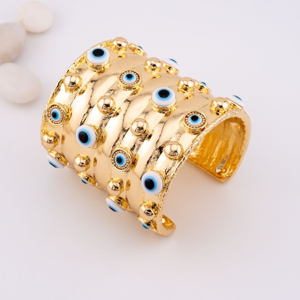 Elegante brazalete chunky decorado con ojo turco  baño 18k