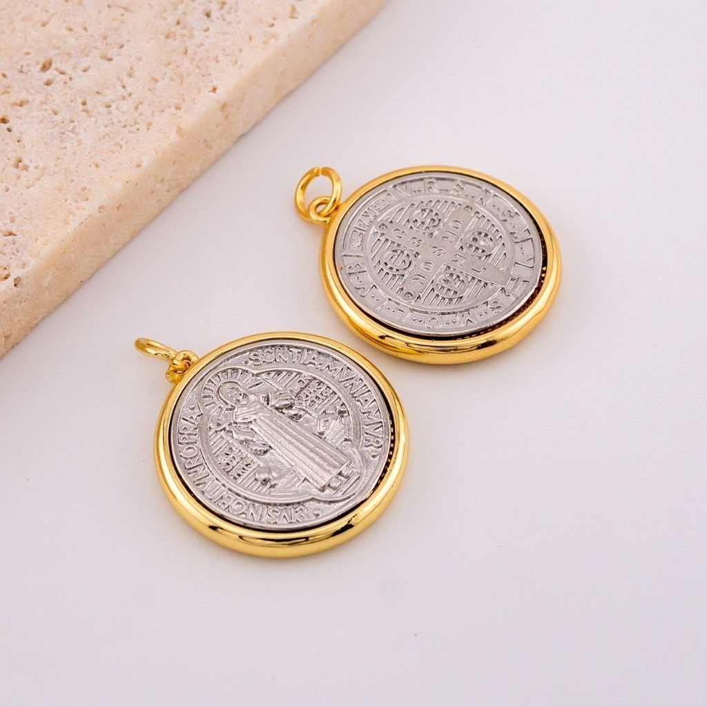  Dije grande religioso medalla de san benito doble uso dos tonos baño 18k