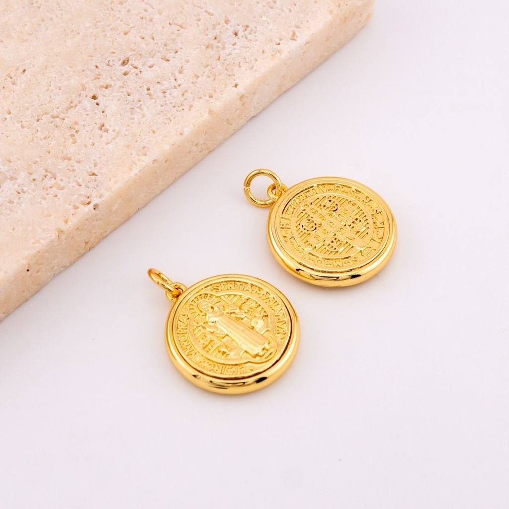  Dije religioso medalla de san benito doble uso baño 18k
