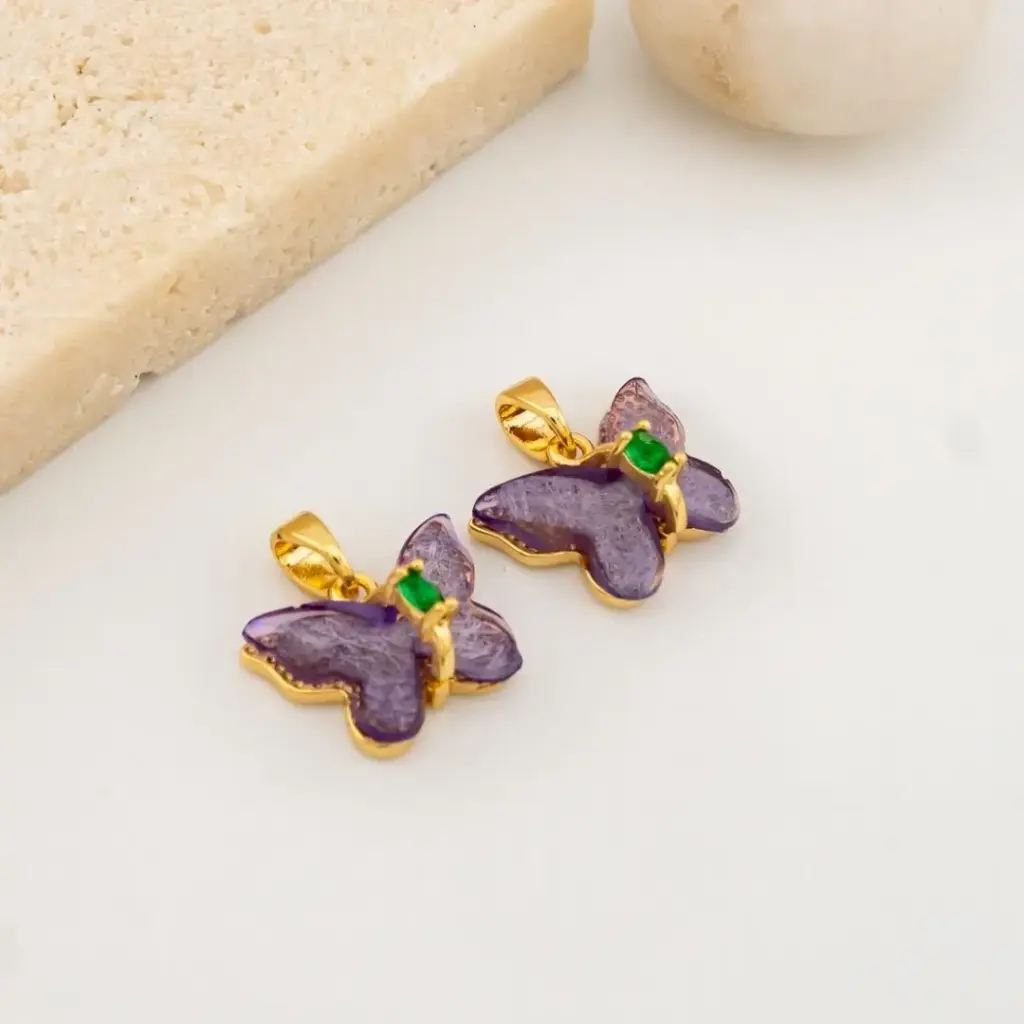 Dije de mariposa con zirconias baño 18k