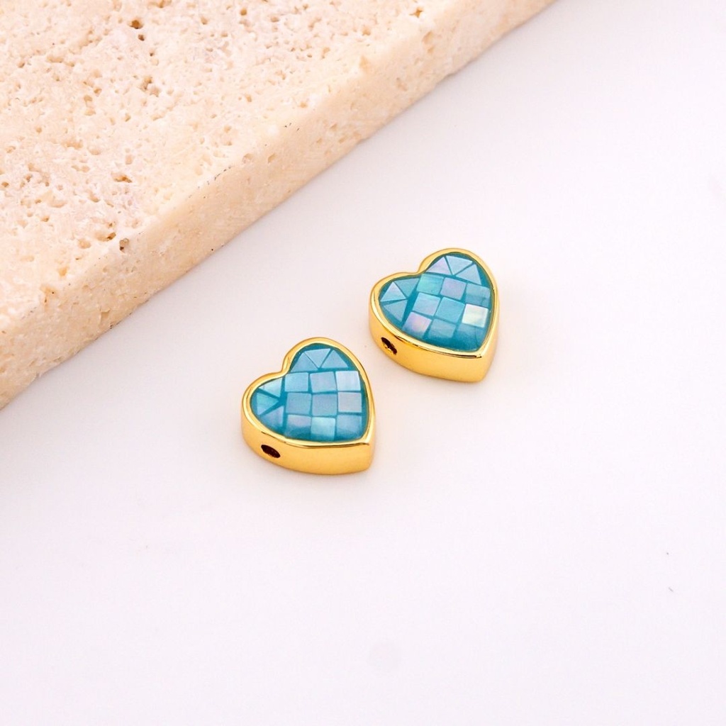  Separador en forma de corazon con concha de nacar y baño 18k