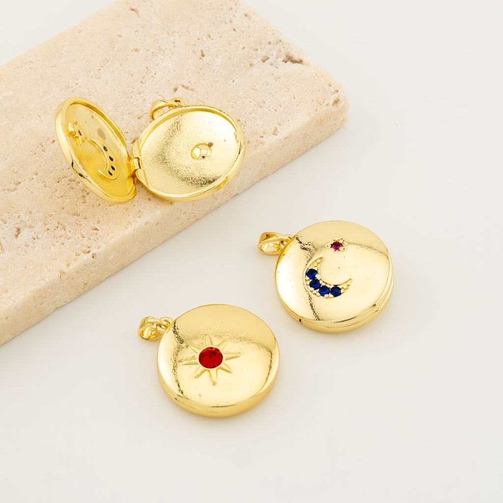 Dije escapulario doble cara luna, sol micropave y baño 18k