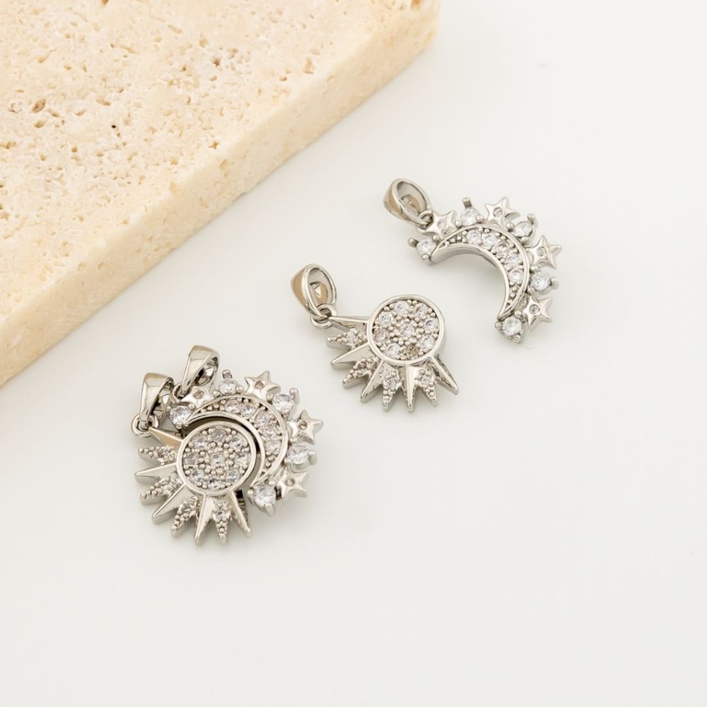 Set de dos dijes luna y sol con iman micropave con baño 18k