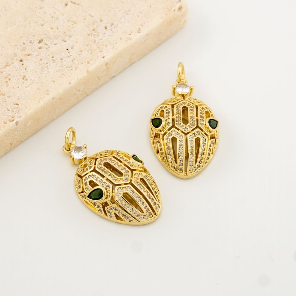 Dije en forma serpiente micropave y baño 18k 