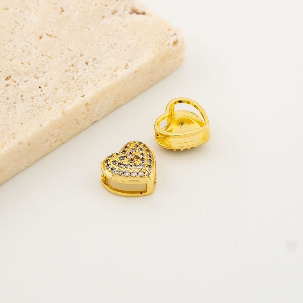 Separador en forma de corazon micropave y baño 18k 