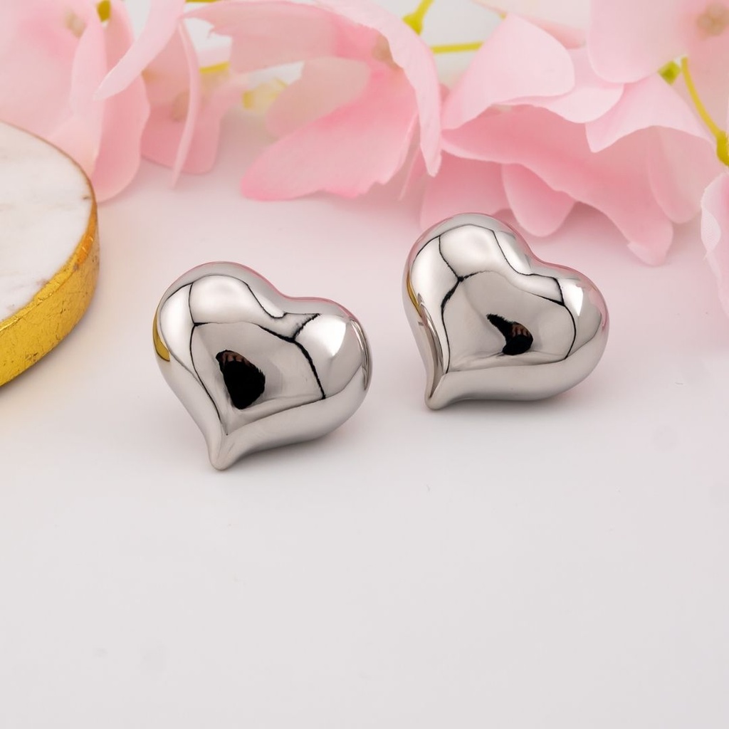 Aretes stud de corazon baño 18k