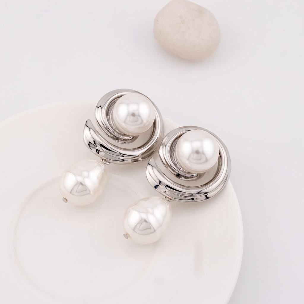 Aretes con perla colgante baño 18k pin de plata
