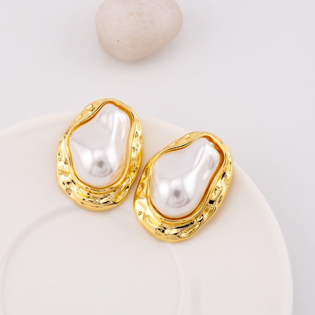 Aretes con perla barroca (Imitacion)  baño 18k pin de plata