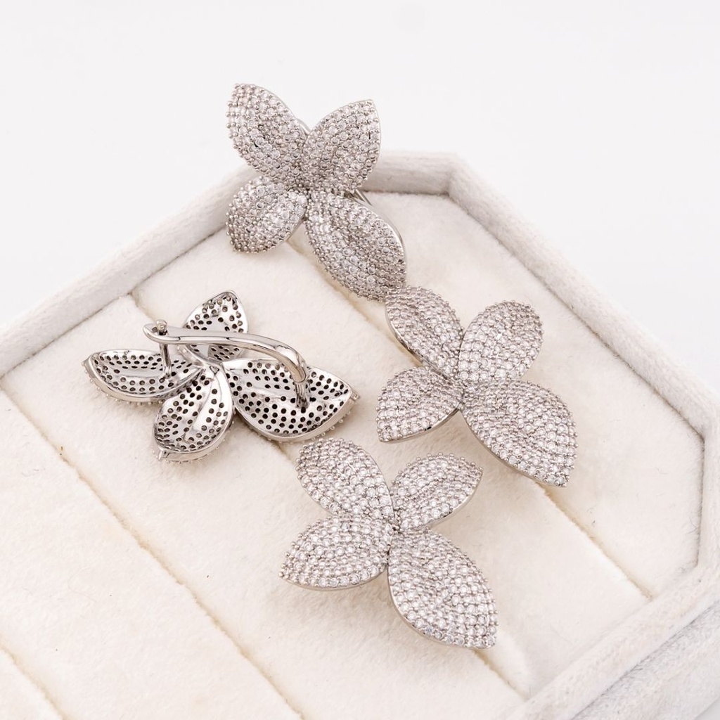Aretes stud flor con zirconias baño 18k pin de plata