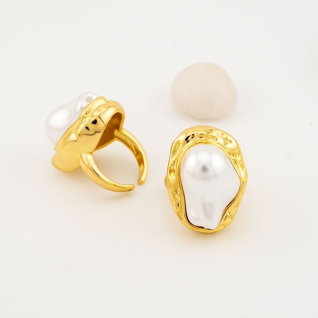 Anillo Ajustable perla barroca shell baño 18k