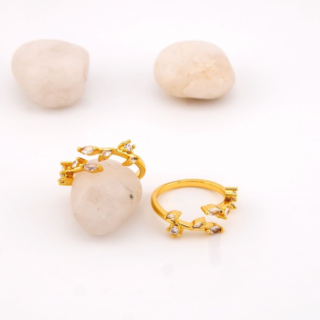Anillo fino con zirconias  baño 18k