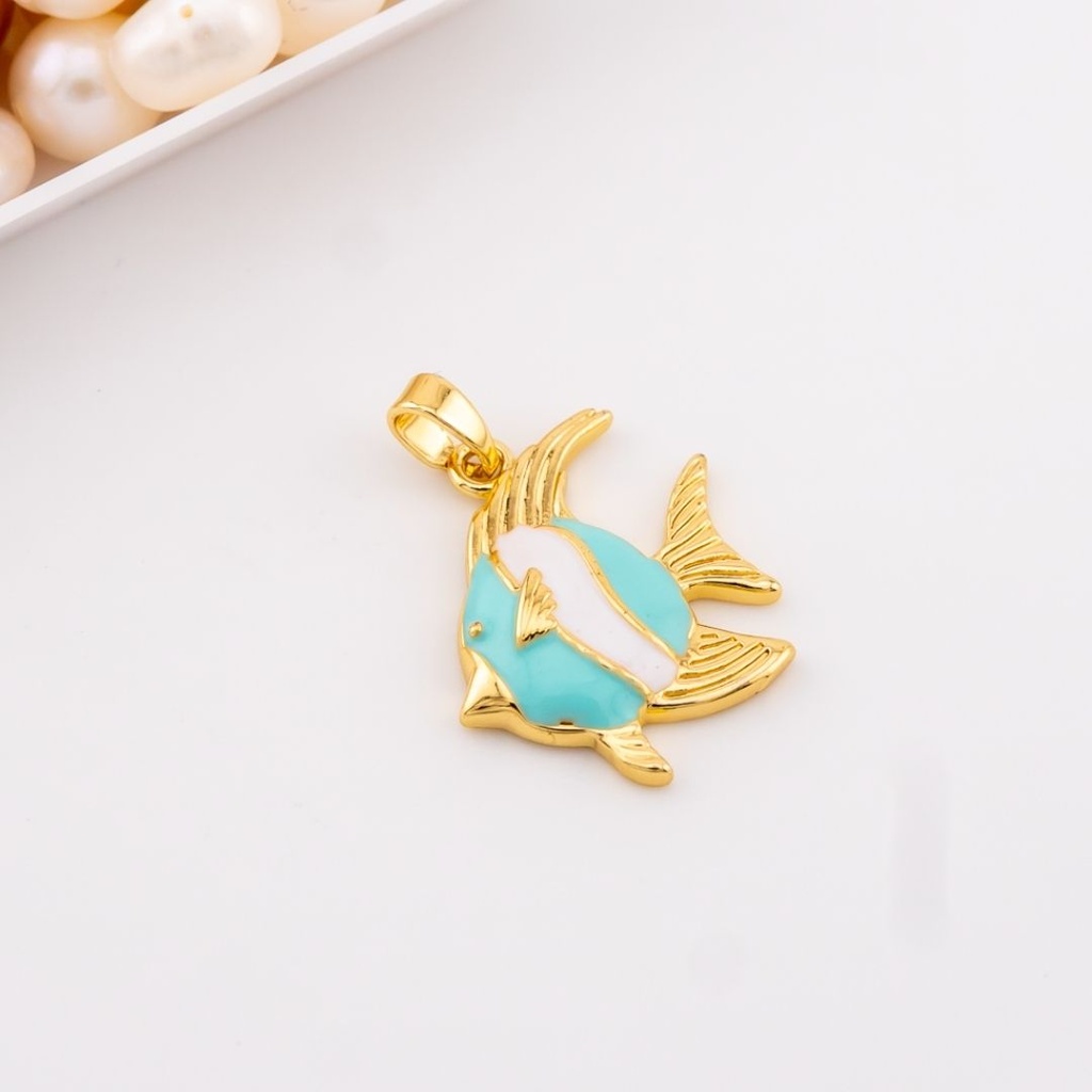 Dije en forma de pez esmaltado  baño 18k