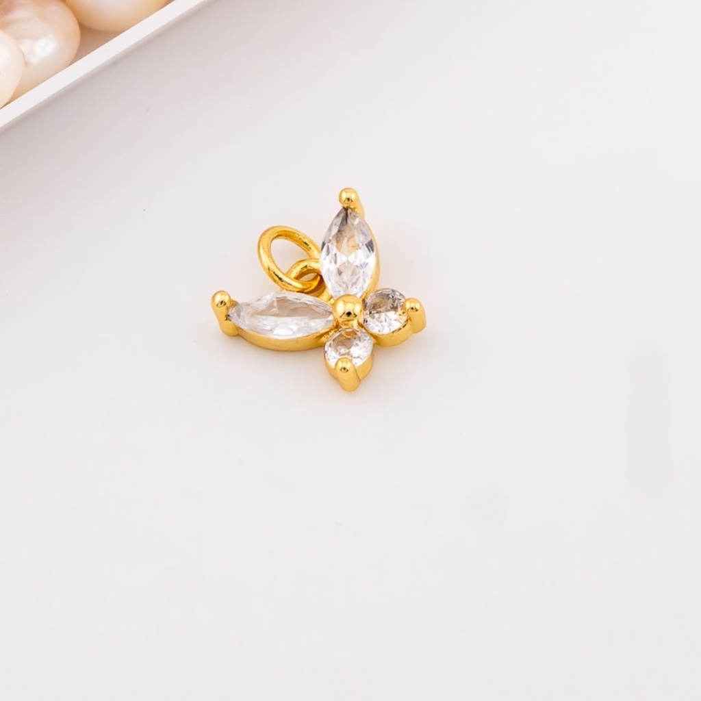 Dije mini en forma de mariposa con micropave baño 18k