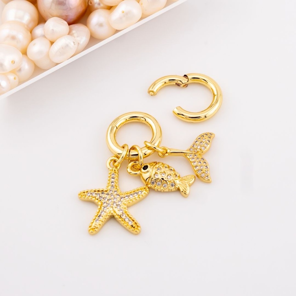 Set de 3 dijes estrella, pez y cola de pez con argolla micropave con baño 18k